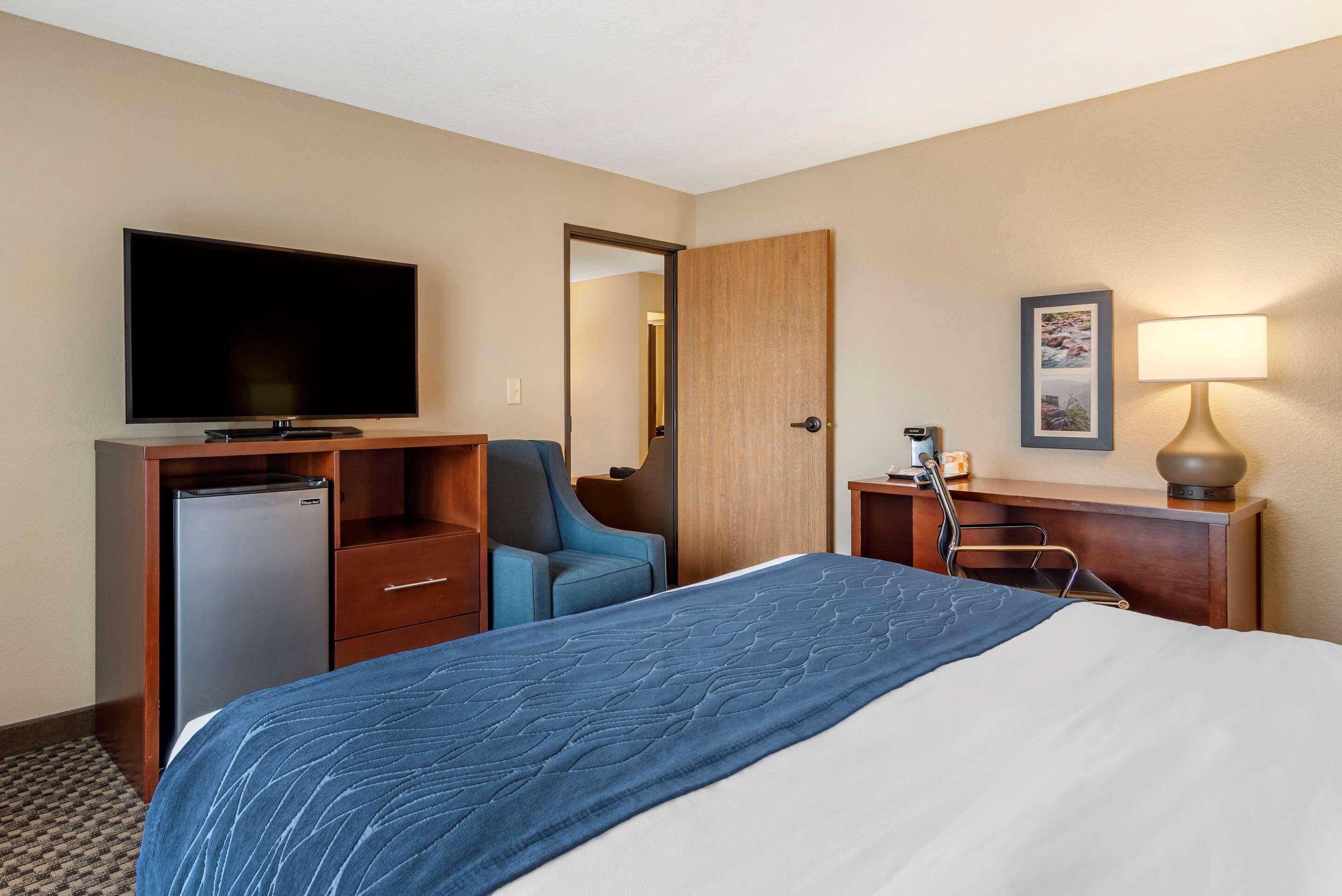 Comfort Inn & Suites Блу-Ридж Екстер'єр фото