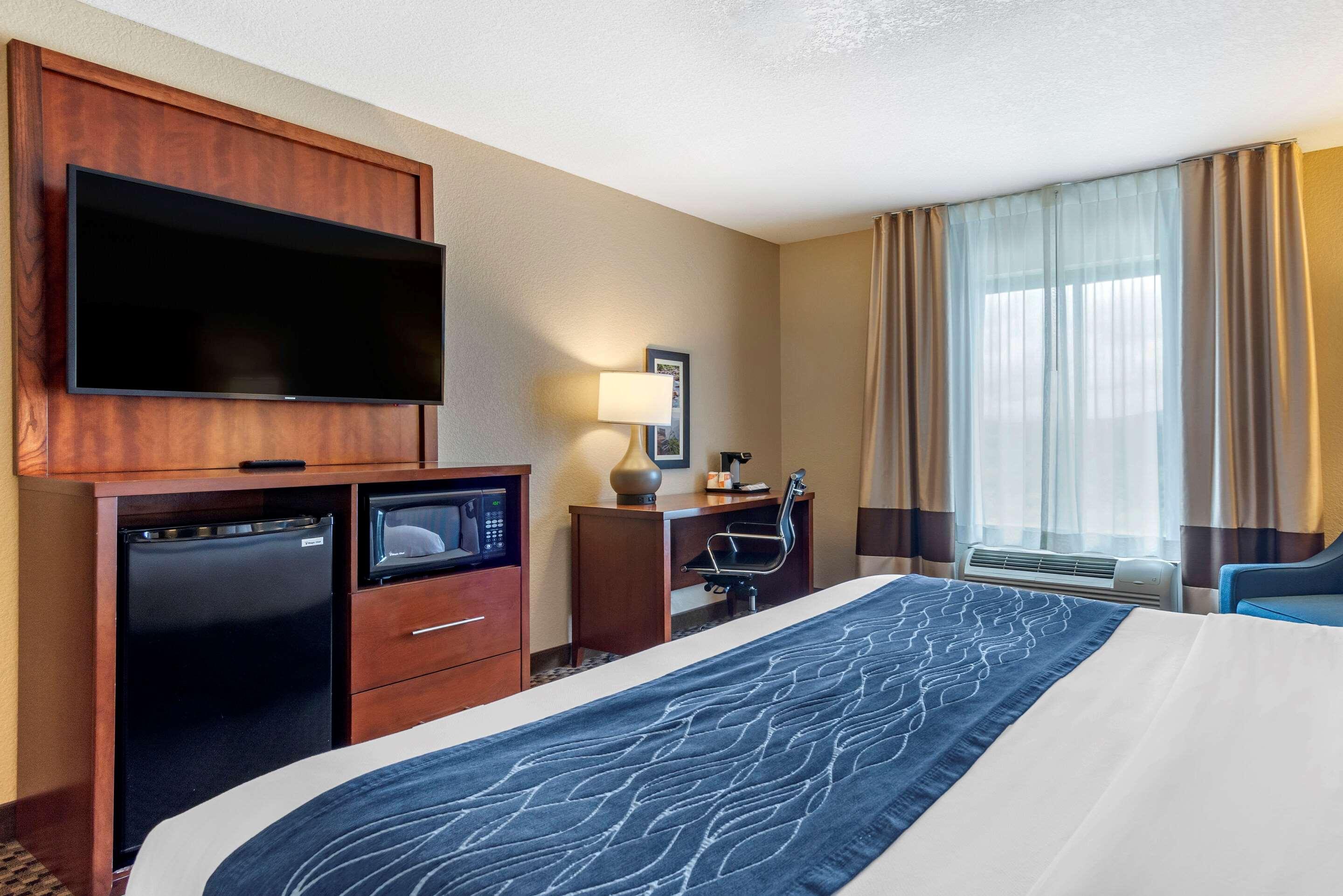 Comfort Inn & Suites Блу-Ридж Екстер'єр фото