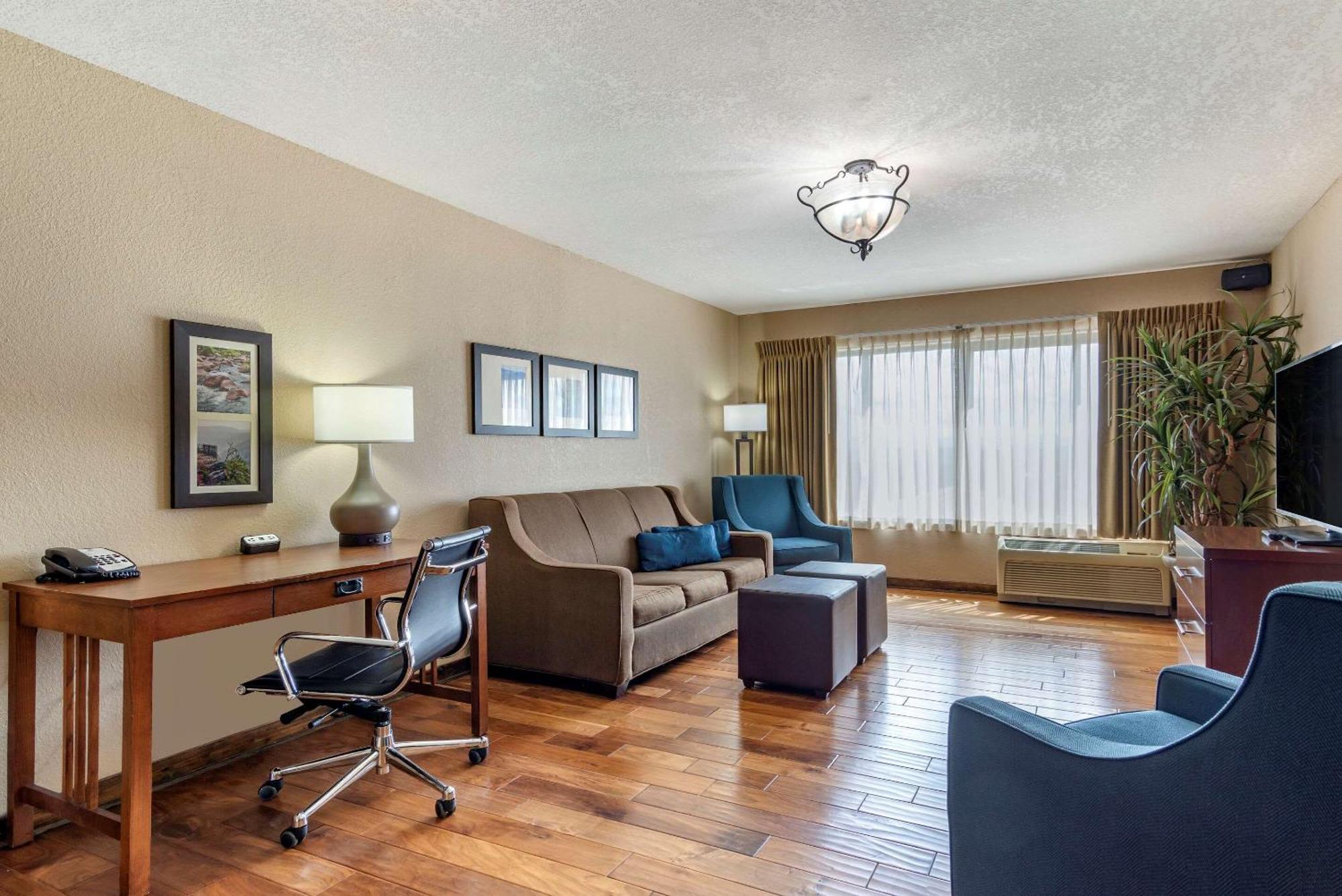 Comfort Inn & Suites Блу-Ридж Екстер'єр фото